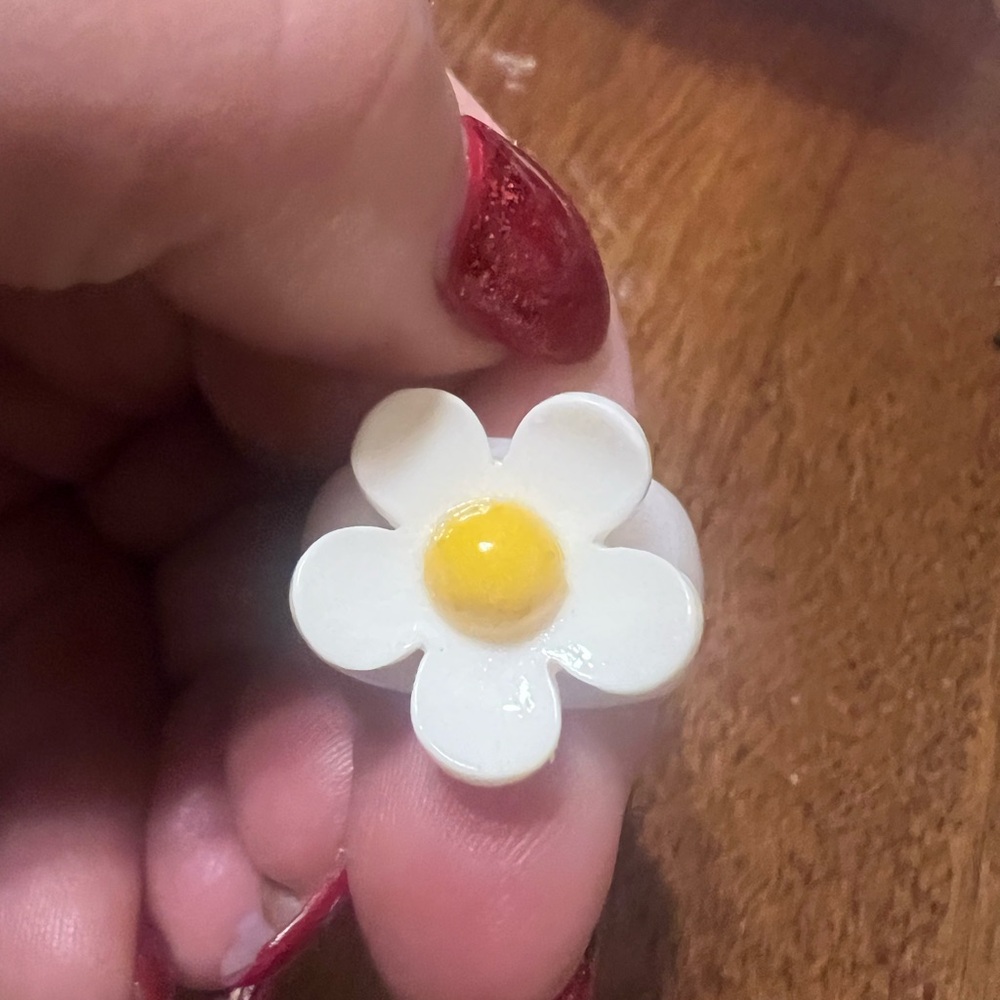 Sparklemuse White and Yellow Flower Ring size 10